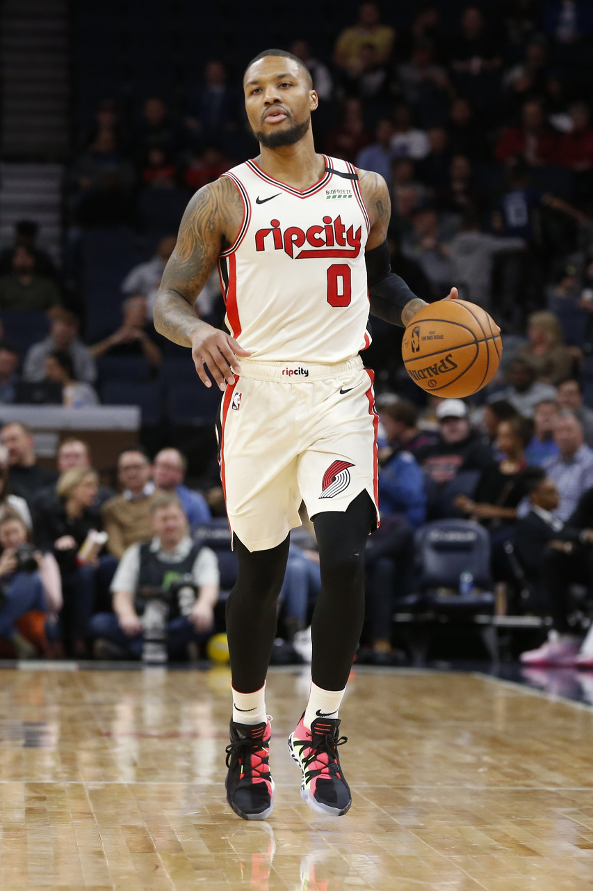 场至少向球 场至少向球